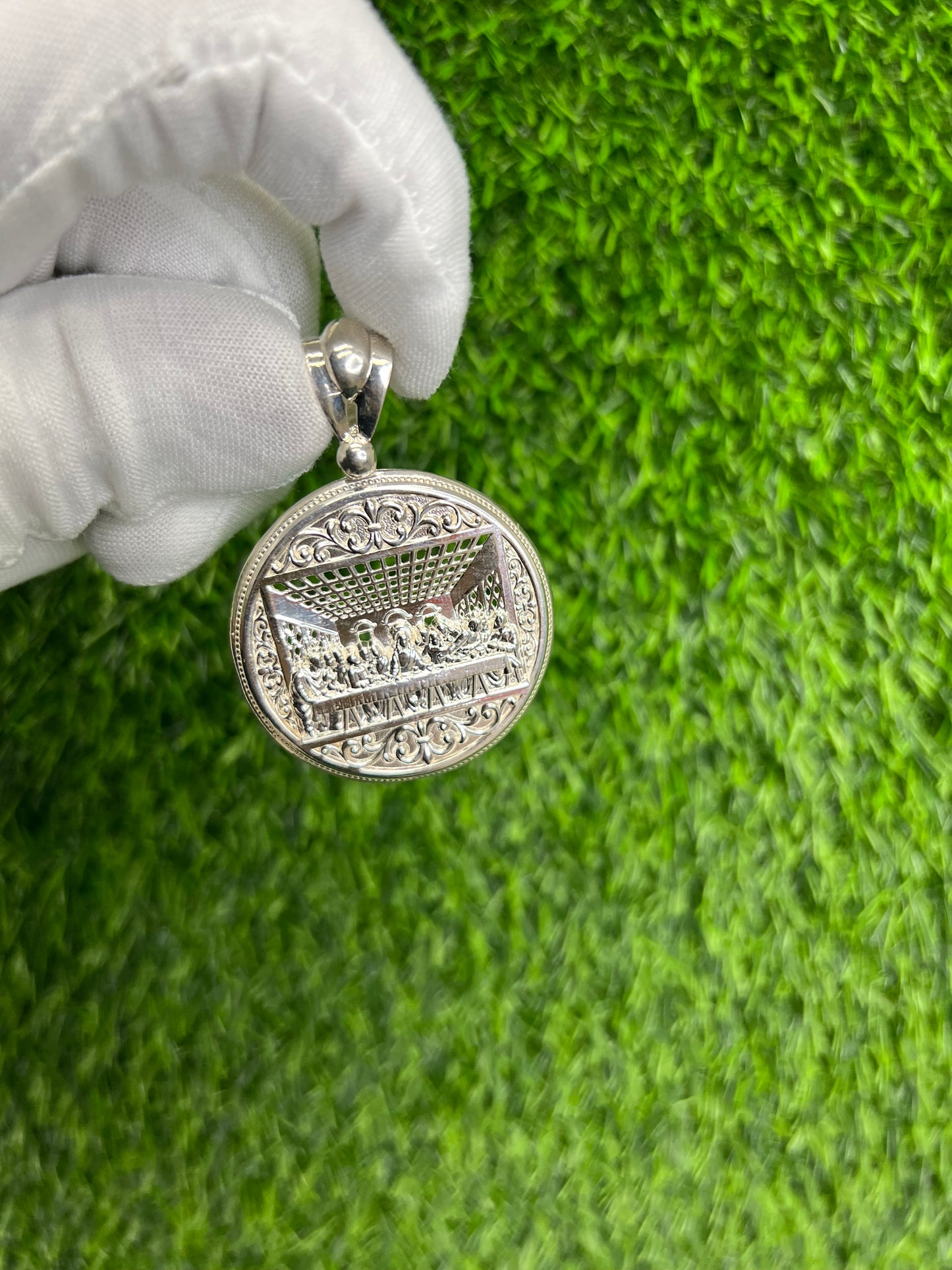 Round Last Supper Pendant