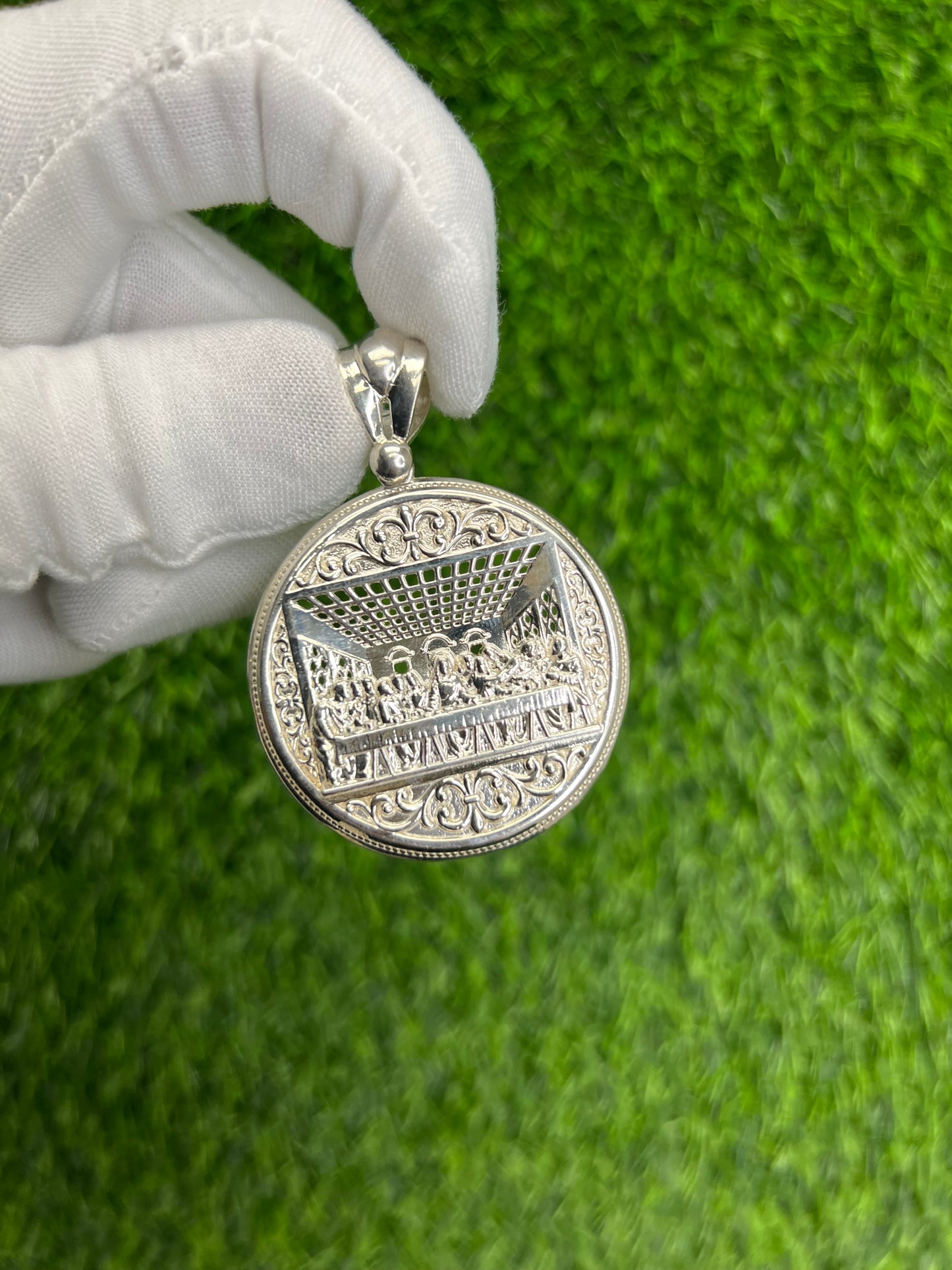 Round Last Supper Pendant