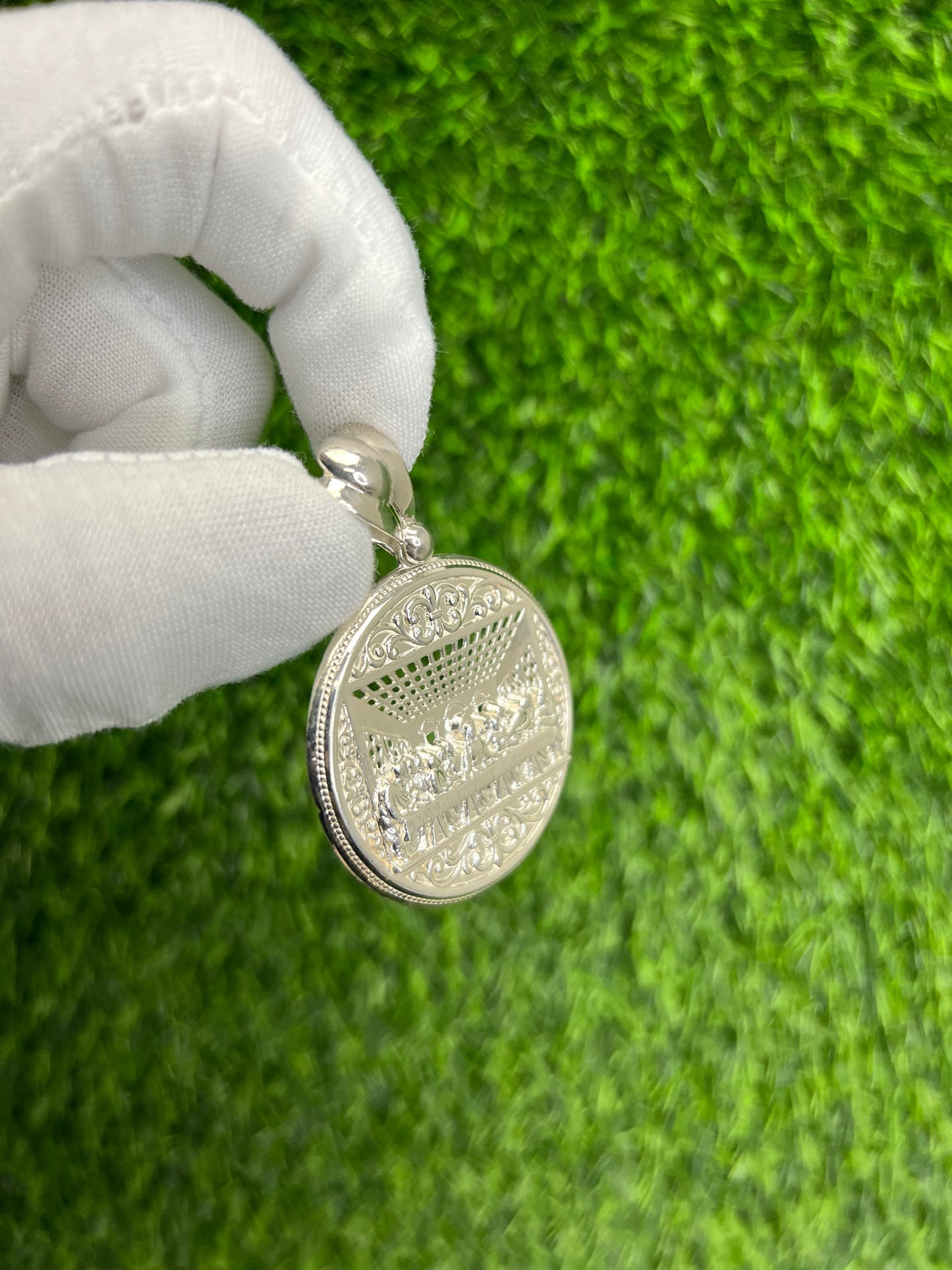 Round Last Supper Pendant